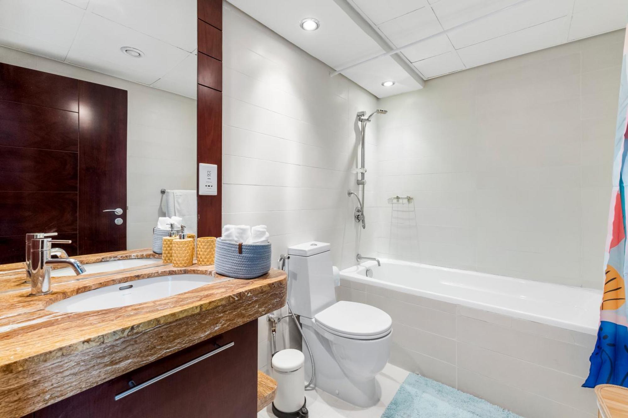 Stylish 1 Bedroom - Burj Khalifa View- 5mn Walk To Mall-apartment In Burj Views Tower Dubai