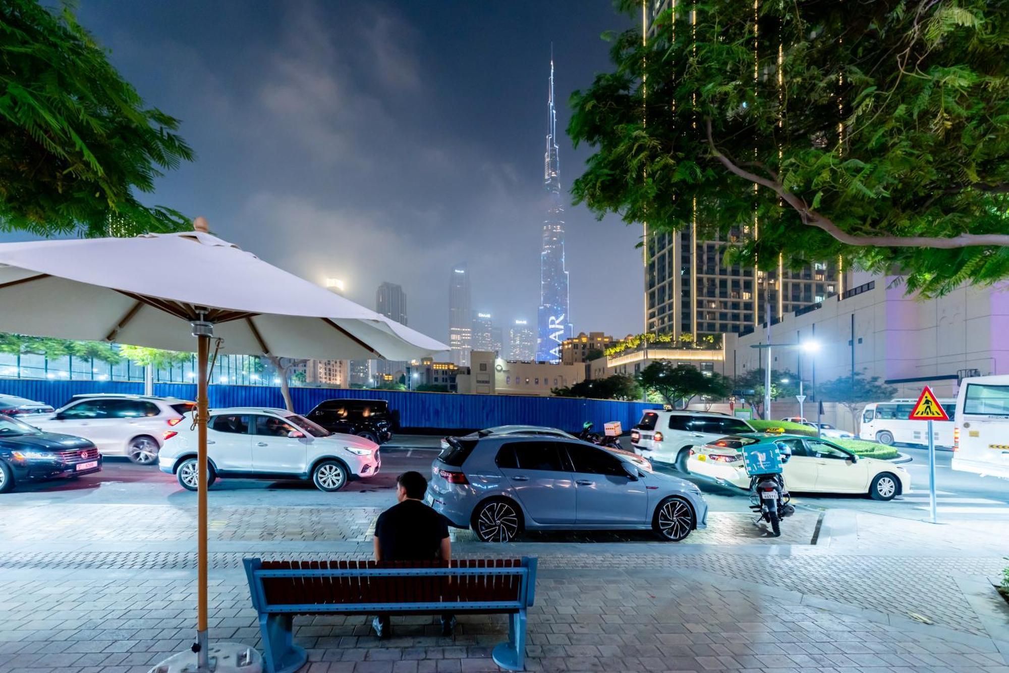 Stylish 1 Bedroom - Burj Khalifa View- 5mn Walk To Mall-apartment In Burj Views Tower Apartment *
