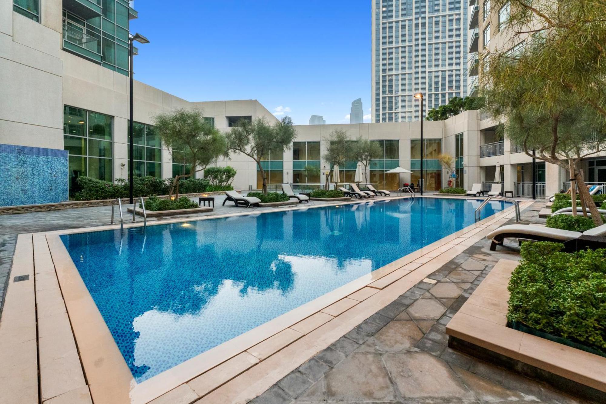Stylish 1 Bedroom - Burj Khalifa View- 5mn Walk To Mall-apartment In Burj Views Tower Apartment Dubai