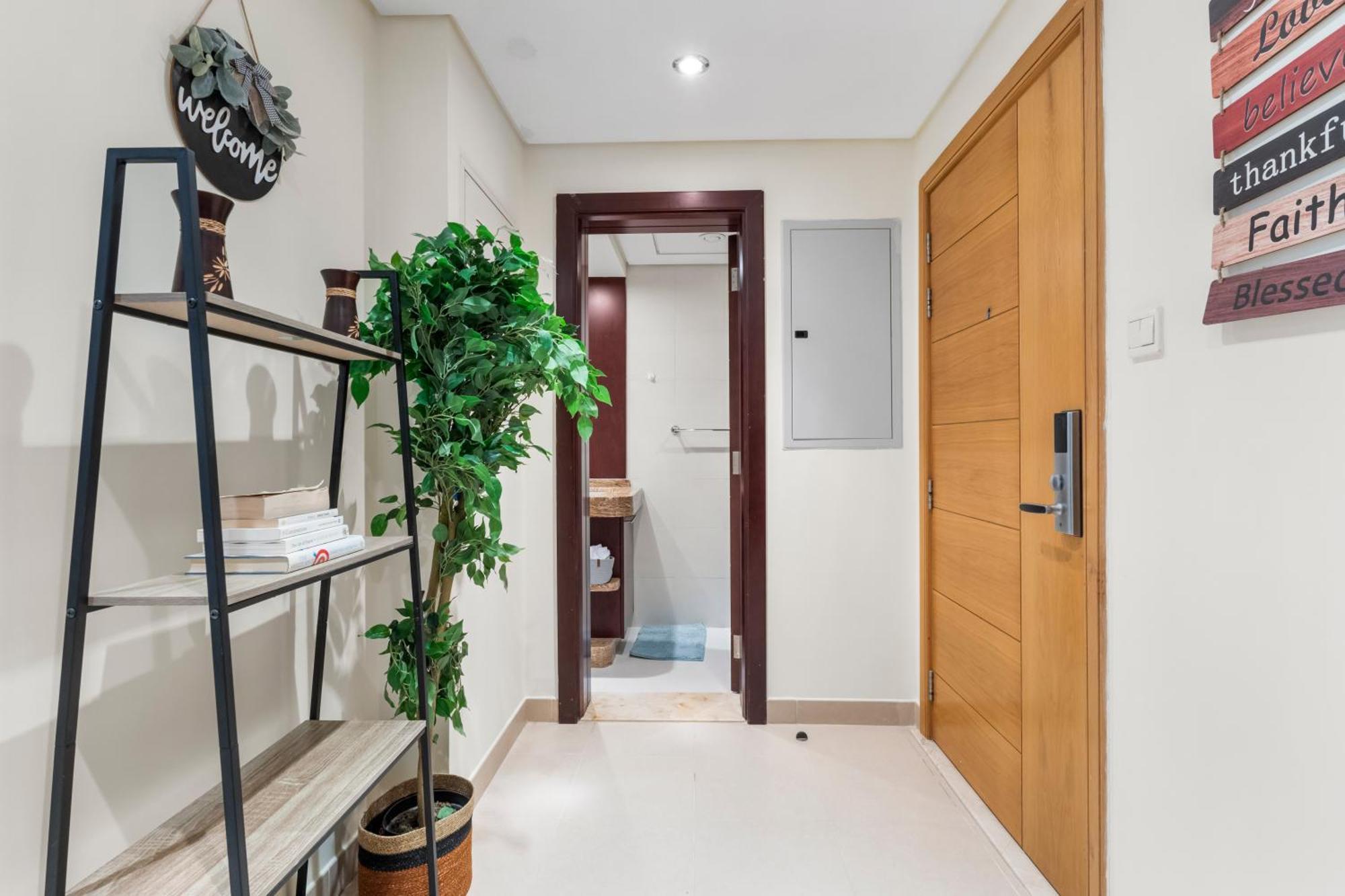 Stylish 1 Bedroom - Burj Khalifa View- 5mn Walk To Mall-apartment In Burj Views Tower Apartment