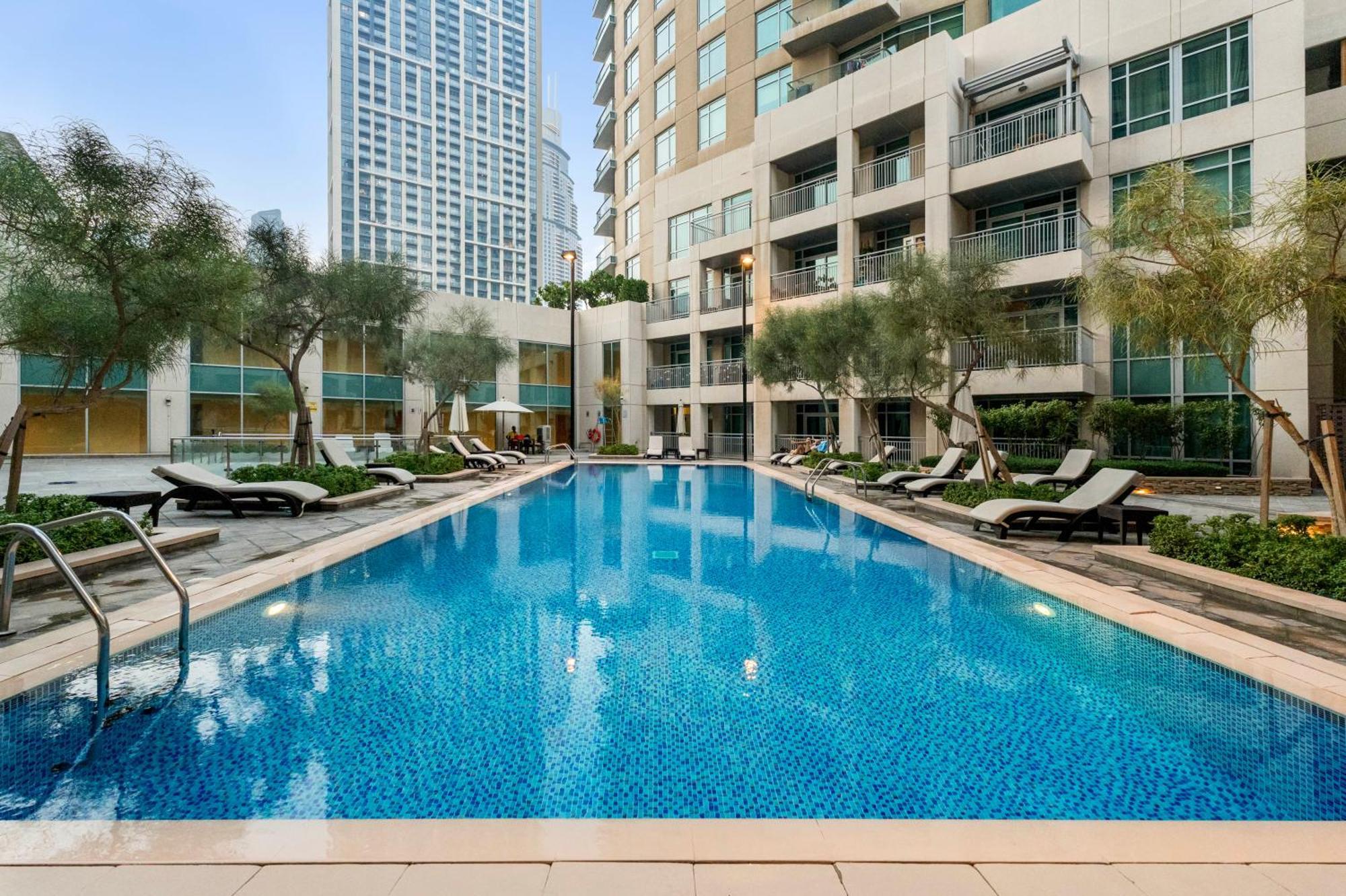 Stylish 1 Bedroom - Burj Khalifa View- 5mn Walk To Mall-apartment In Burj Views Tower Apartment *