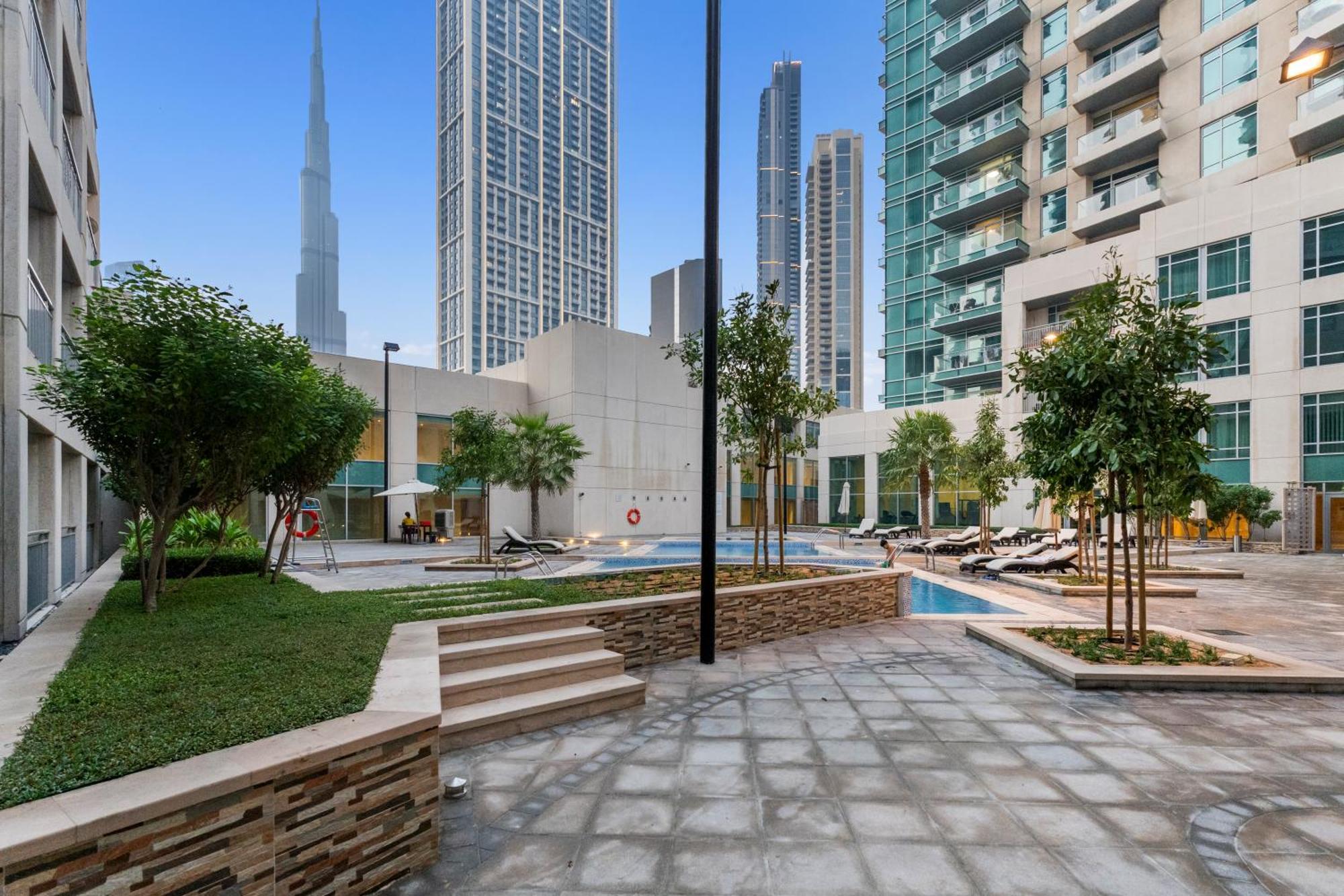 Stylish 1 Bedroom - Burj Khalifa View- 5mn Walk To Mall-apartment In Burj Views Tower Apartment Dubai
