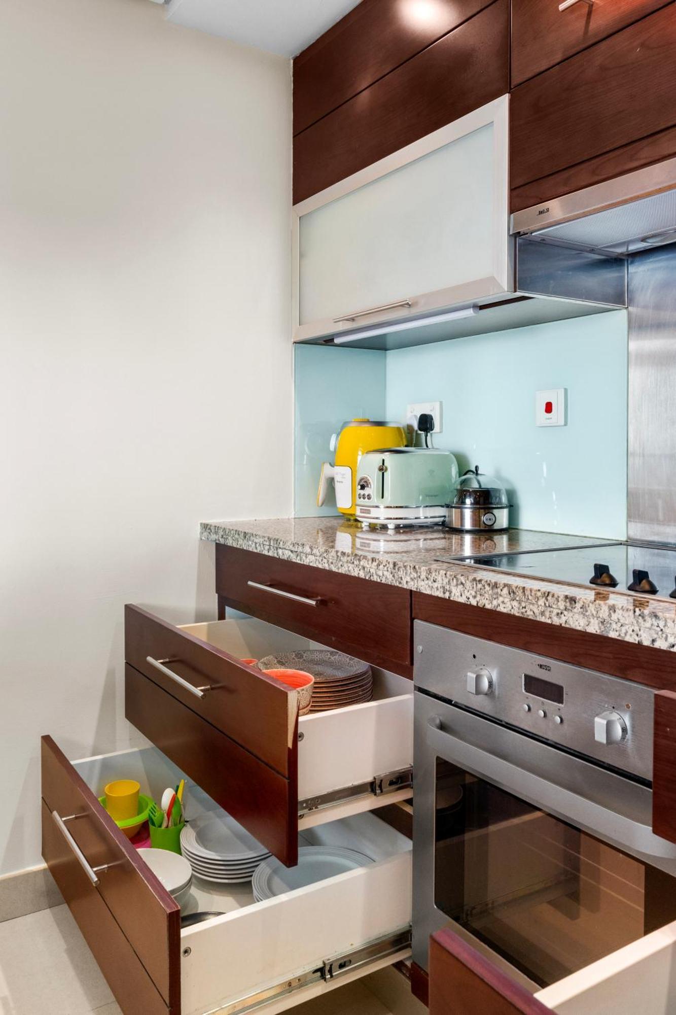 Stylish 1 Bedroom - Burj Khalifa View- 5mn Walk To Mall-apartment In Burj Views Tower Dubai