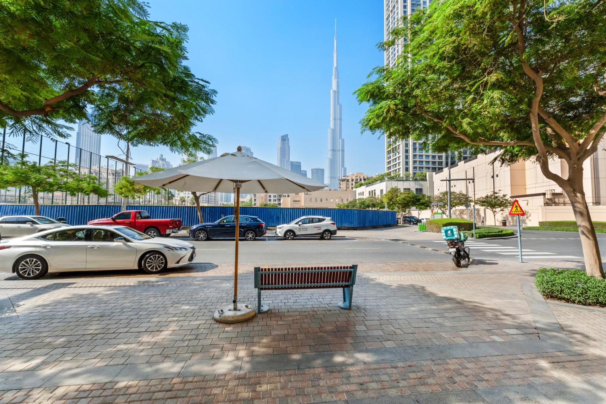 Stylish 1 Bedroom - Burj Khalifa View- 5mn Walk To Mall-apartment In Burj Views Tower * Dubai