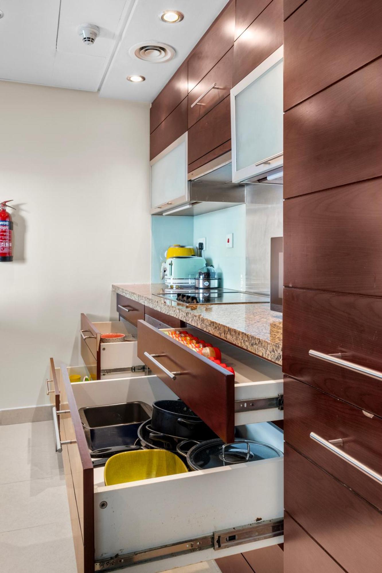 Stylish 1 Bedroom - Burj Khalifa View- 5mn Walk To Mall-apartment In Burj Views Tower Apartment Dubai