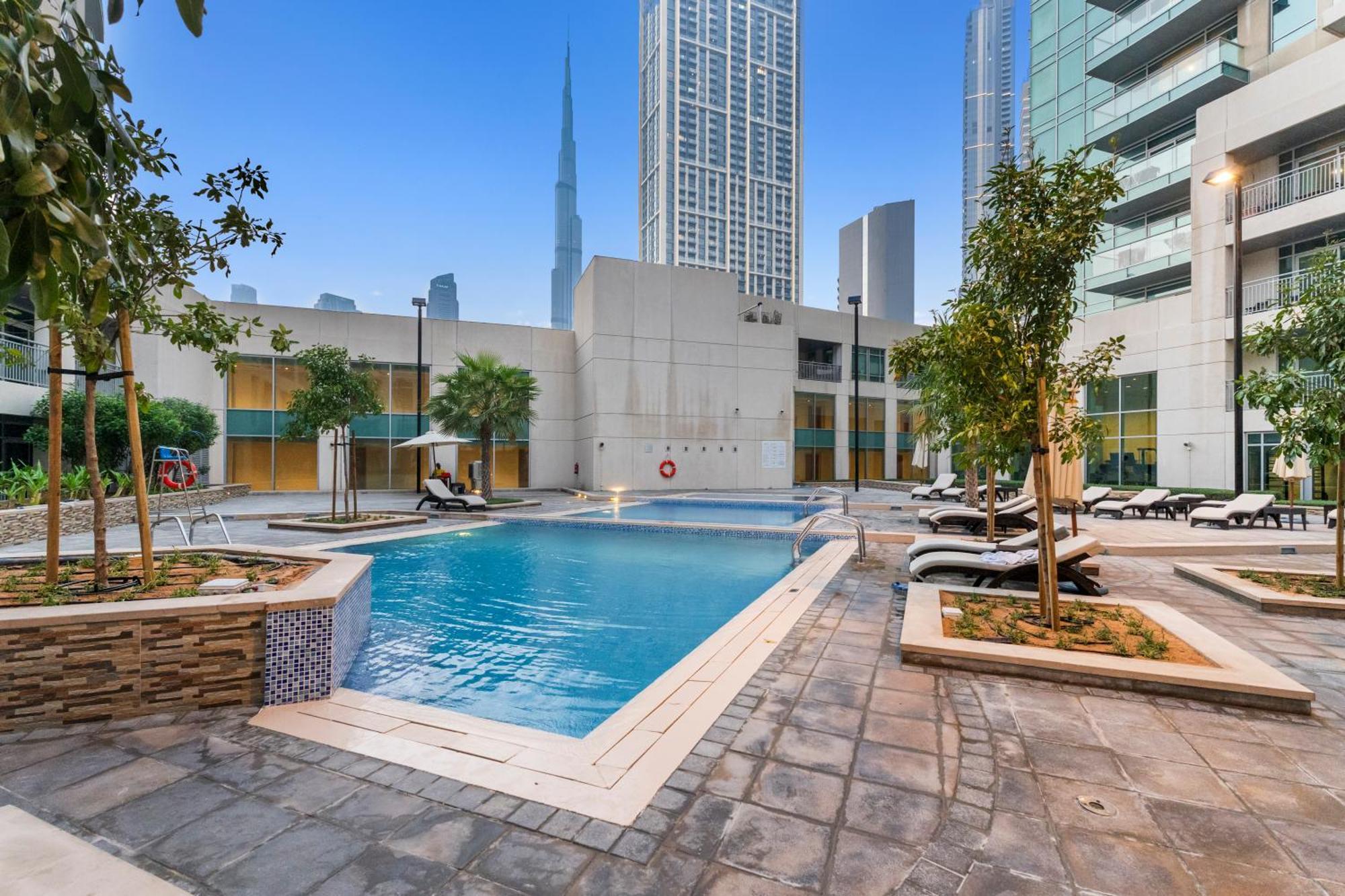 Stylish 1 Bedroom - Burj Khalifa View- 5mn Walk To Mall-apartment In Burj Views Tower Apartment
