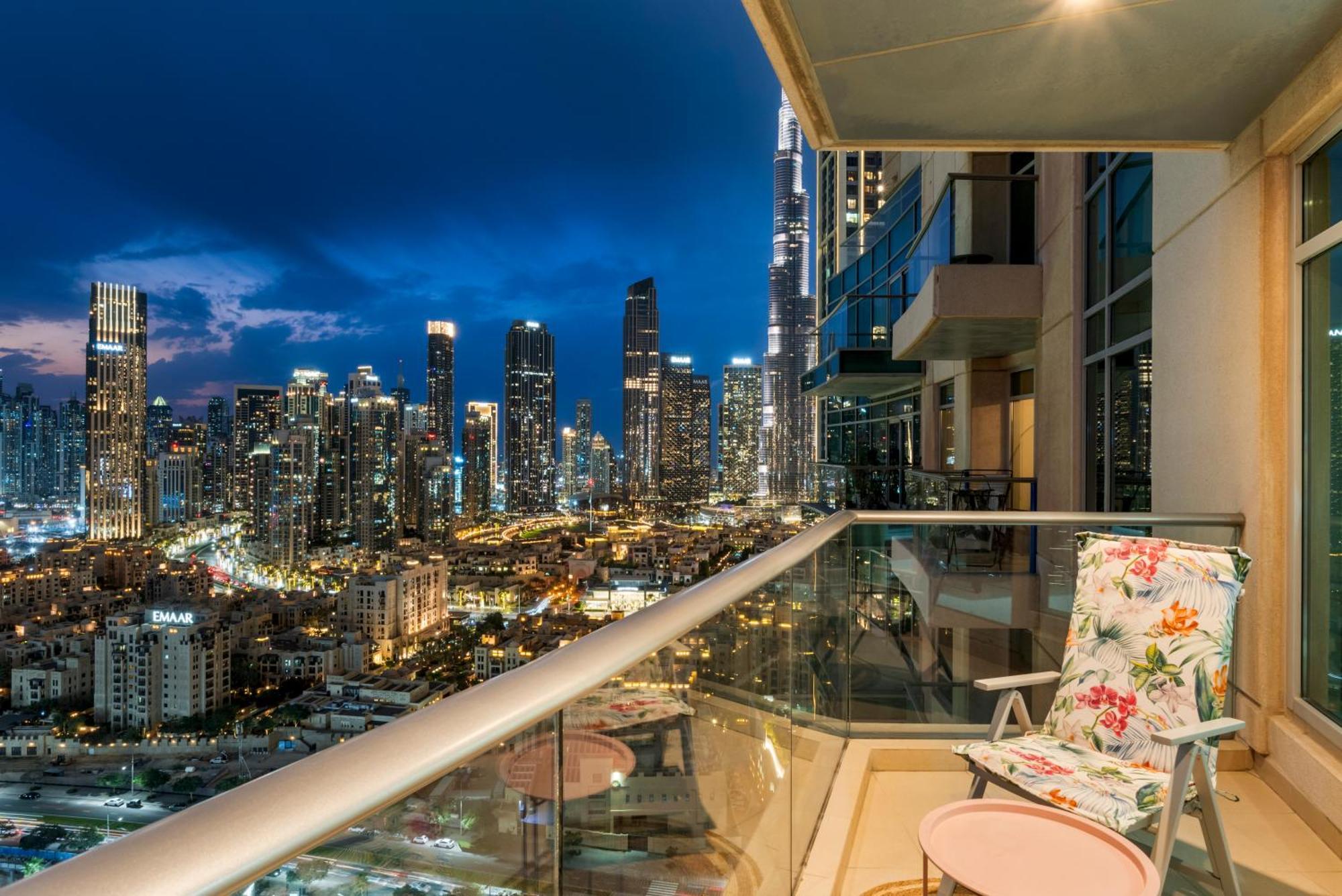 Stylish 1 Bedroom - Burj Khalifa View- 5mn Walk To Mall-apartment In Burj Views Tower Dubai