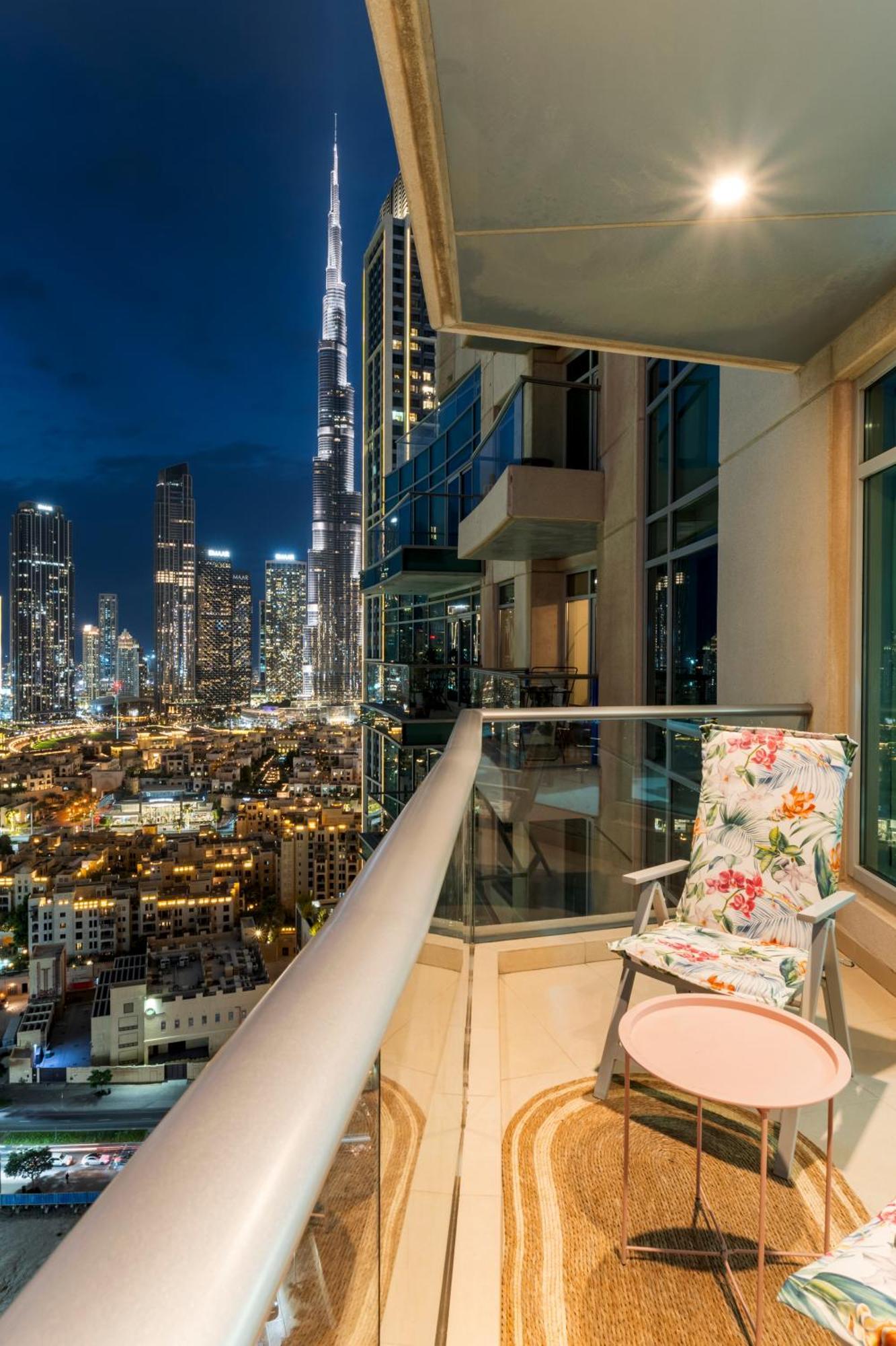 Stylish 1 Bedroom - Burj Khalifa View- 5mn Walk To Mall-apartment In Burj Views Tower *